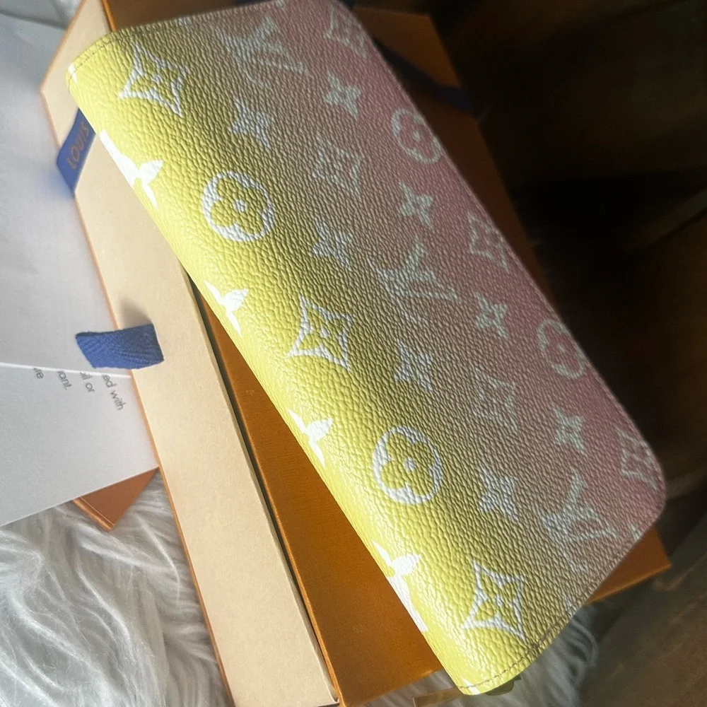 TRADED❤️LE Louis Vuitton By the Pool Zippy wallet ombré card hold giant mono - Picture 4 of 13